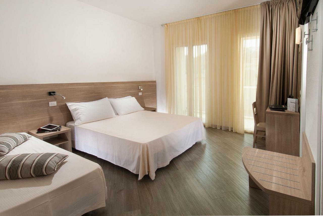Hotel Atlantic & Spa Gabicce Mare Eksteriør bilde